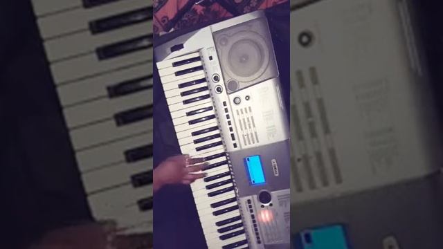 Tere naam song tone on yamaha PSR e425.. смотреть онлайн