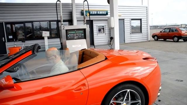 Ferrari California start-up, interior, roof open & closing смотреть онлайн