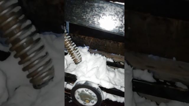 Небольшой обзорчик с переделками и переключение мкпп АЗЛК(москвич) на самодельном снегоходе