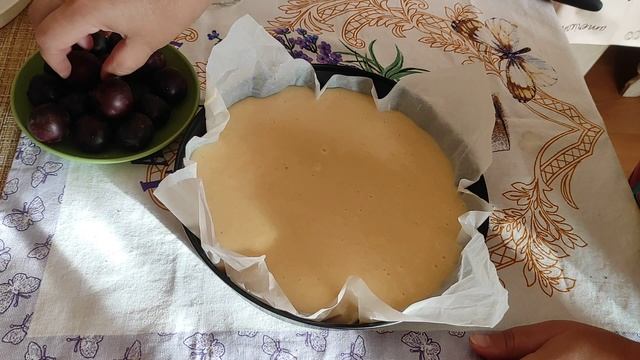 Как я могла забыть про этот рецепт? Пирог 4 стакана со сливами - это такая вкуснота! И гостям подать