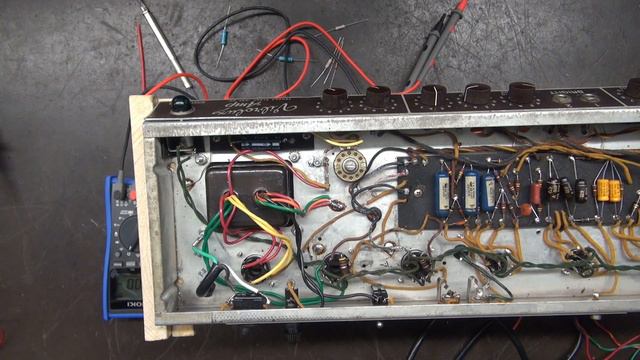 How to repair 1962 Fender Vibrolux Brown face tube guitar amp Smoked transformer blows fuses смотреть онлайн