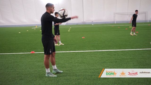 Все в сборе! | Тренировка «Руха» в футбольном манеже смотреть онлайн