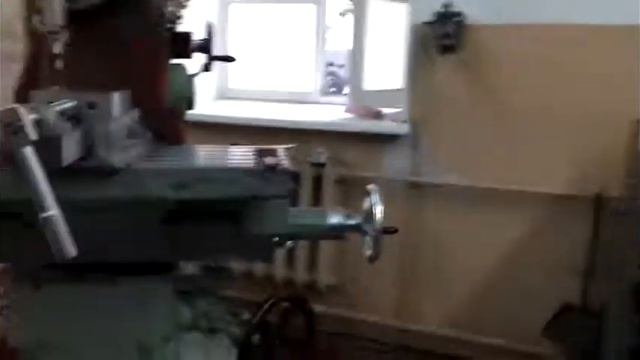 Устанавливаем тиски на стол фрезерного станка смотреть онлайн