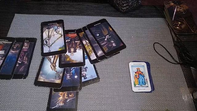 Что мне нужно знать прямо сейчас? 4 короля/ 4 королевы смотреть онлайн