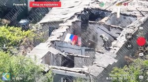 Война на Украине. Российские штурмовики селе Заветное с флагом России подтверждают контроль.