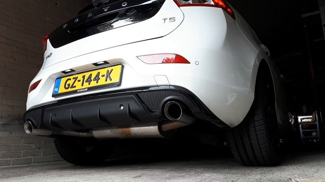 Volvo V40 T5 2.0L cold start Polestar Exhaust смотреть онлайн