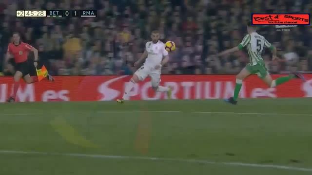 Karim Benzema broke his finger after hitting betis player смотреть онлайн