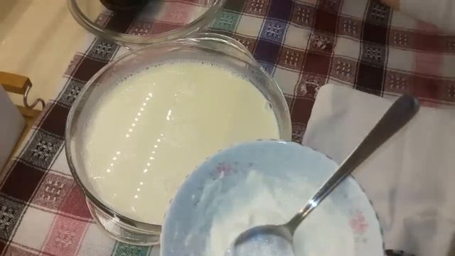 Yoğurt Nasıl Mayalanır- Taş Gibi Tam Kıvamında Yoğurt Yapımı- Ev Lezzetleri смотреть онлайн