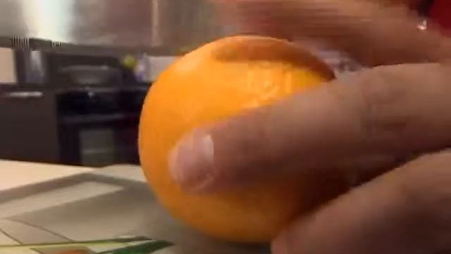 Полезные советы! Как быстро очистить апельсин Смотреть Ответ! смотреть онлайн