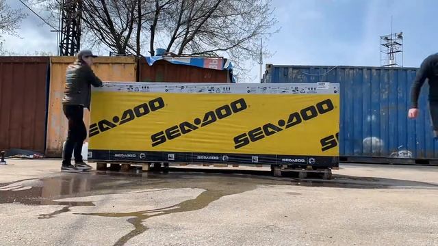 Распаковка Unpacking гидроцикла BRP Sea-Doo RXT X 300 смотреть онлайн