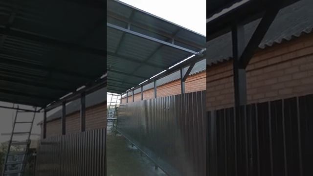 Небольшой навес и забор с просечкой смотреть онлайн