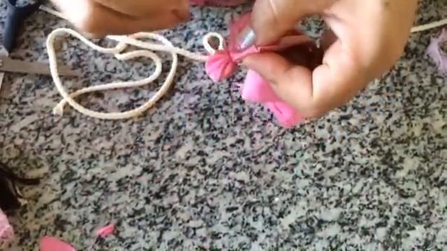 LEMBRANCINHA - Chaveiro no formato de Boneca de Cordão смотреть онлайн