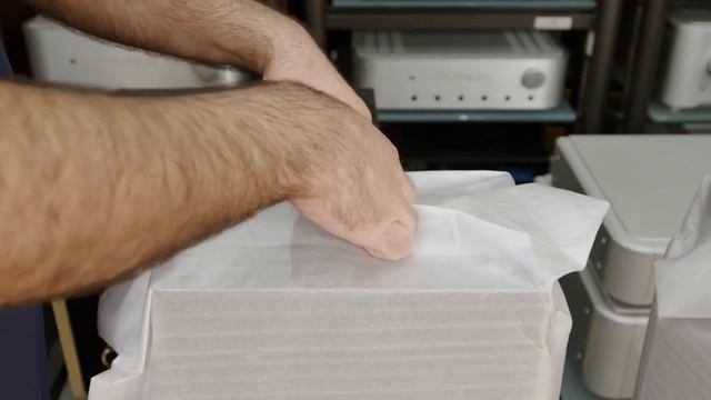 B&W 704 S3 Unboxing смотреть онлайн