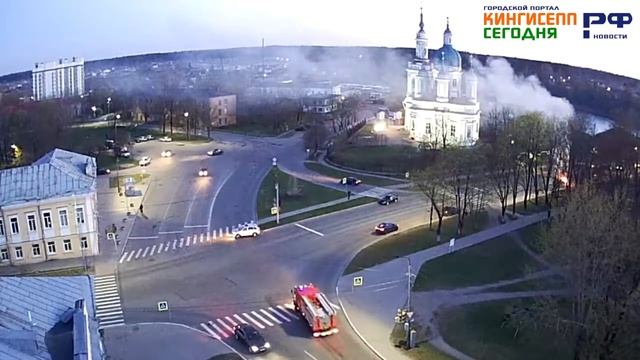 В Кингисеппе горящий «Passat» попал на камеры наружного наблюдения смотреть онлайн