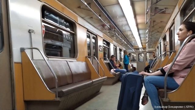 Поездка в вагоне 81-714 №9832 (пластик под "рыжее" дерево) смотреть онлайн