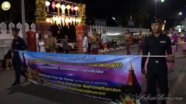 Лой Кратхонг-красочное карнавальное шествие.Loy Krathong Festival..21 смотреть онлайн