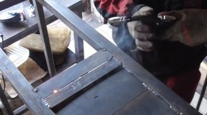 Полуавтомат тоже может быть мобильным! Передвижная стойка для сварочного аппарата своими руками.