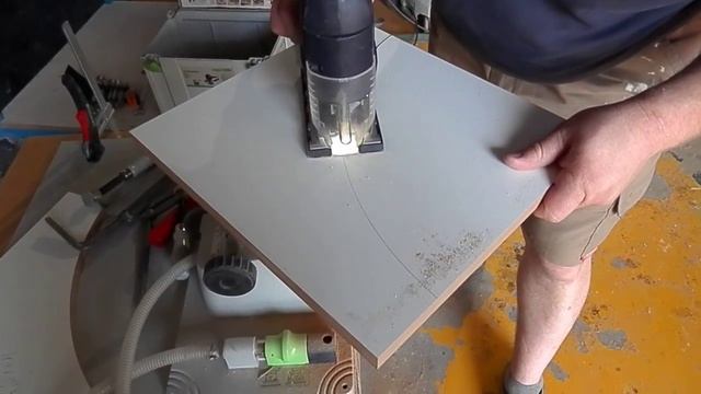 WOODMAN: Cutting with jig-saw at Vac sys / Резание лобзиком на вакуумном зажиме смотреть онлайн