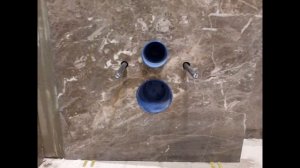 Укладка плитки на инсталляцию с заусовкой углов.