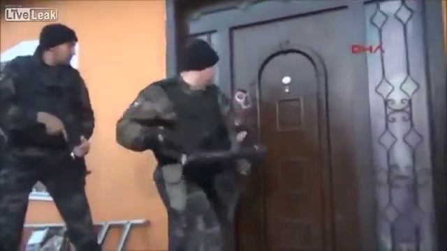Решили в гости к соседу сходить смотреть онлайн