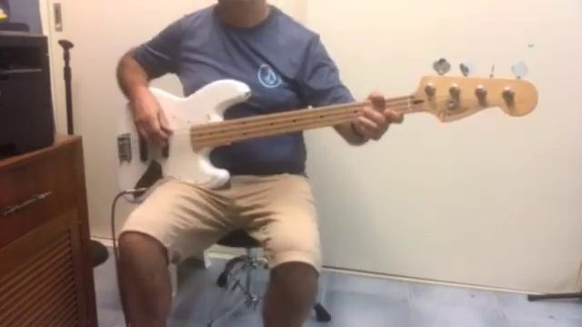 Squier Classic Vibe 70s Jazz Bass versus Fender Player Series Jazz Bass смотреть онлайн