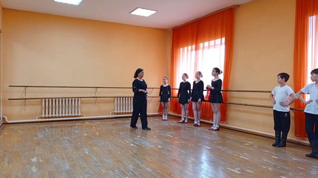 Освоение танцевальных элементов и комбинаций народно-сценического танца смотреть онлайн