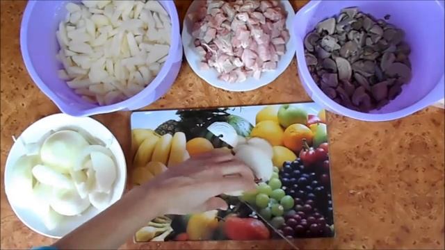 Жаркое в горшочках| Мясо в духовке с овощами смотреть онлайн