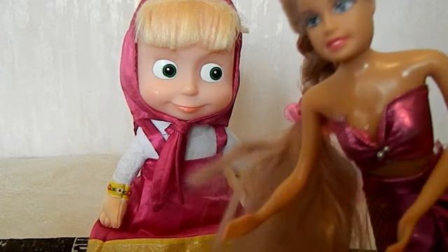 Русалочка Ариель делает макияж Маше и Медведю))) смотреть онлайн