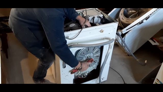 Снятие мотора на стиральной машине LG c прямым приводом. смотреть онлайн