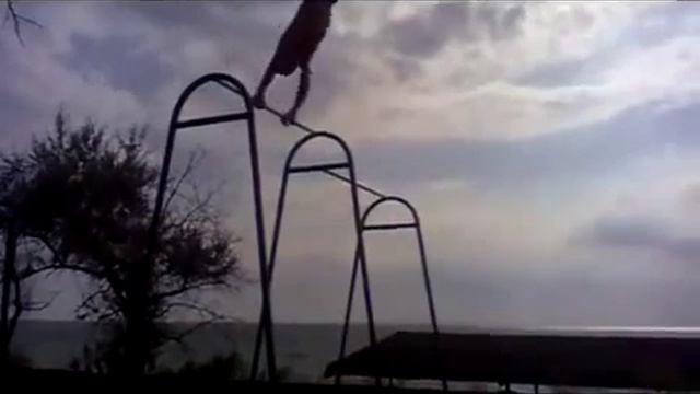 на турнике ! Как сделать солнышко смотреть онлайн