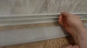 Как закрепить плинтуса к бетонной стене