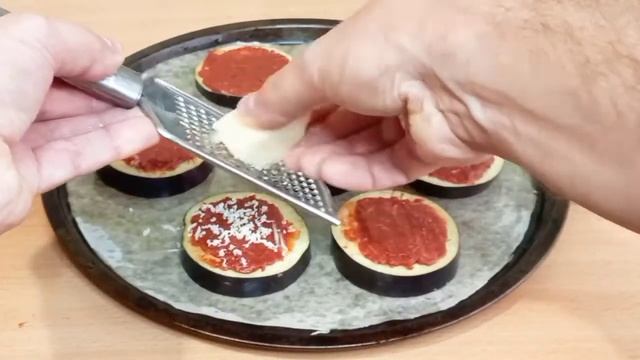 Баклажаны запечённые в духовке с сыром/Eggplant baked in the oven with cheese! смотреть онлайн