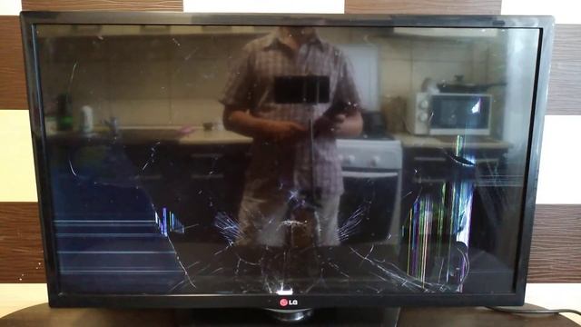 Проверка работы телевизора LG 32LN540V с механическим повреждением матрицы. смотреть онлайн