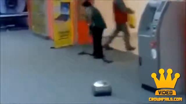 woman fails very hard with the vacuum cleaner смотреть онлайн