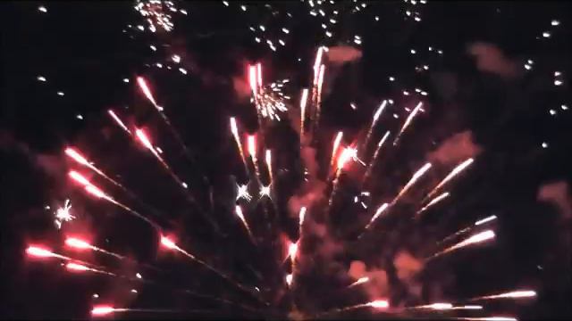 В Магнитогорске ПРАЗДНИЧНЫЙ САЛЮТ в честь ДНЯ ПОБЕДЫ смотреть онлайн