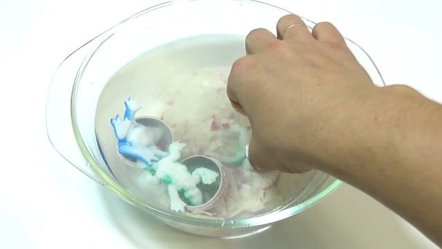 ИГРУШКИ ОПАСНЫЕ ЖИВОТНЫЕ растущие в воде что внутри ЯИЦ - видео УЗНАЙ ЗВЕРЕЙ распаковка смотреть онлайн