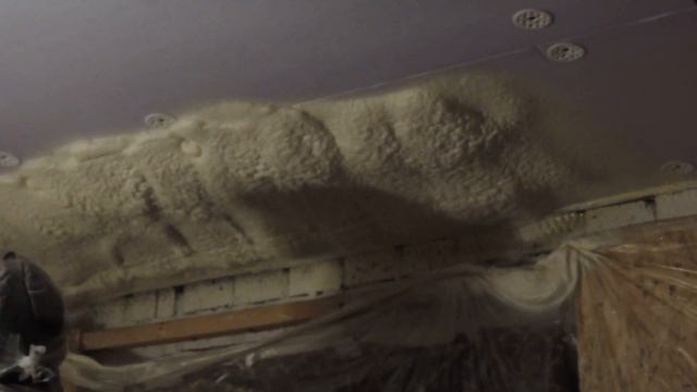 Напыление пенополиуретана (ППУ). Утепление здания в п. Ключи (ППУ). ООО "EmitTech" смотреть онлайн