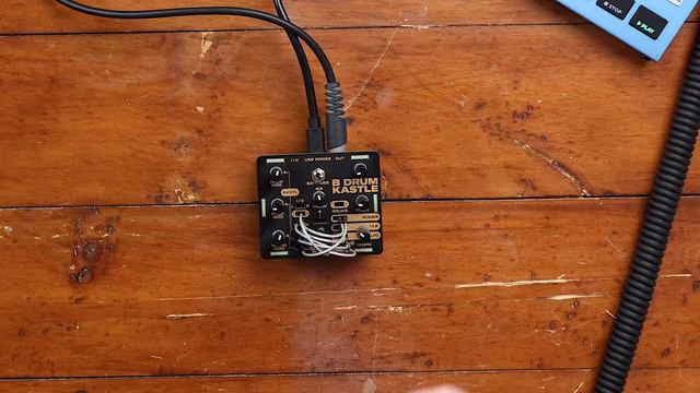 A TINY DRUM SYNTH // Bastl Kastle Drum Mini Review
