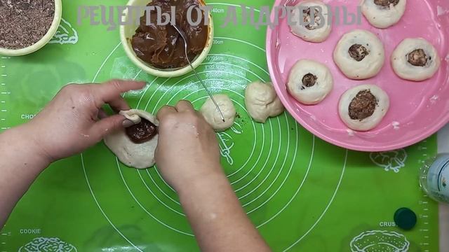 Булочки с шоколадом и варёной сгущёнкой смотреть онлайн