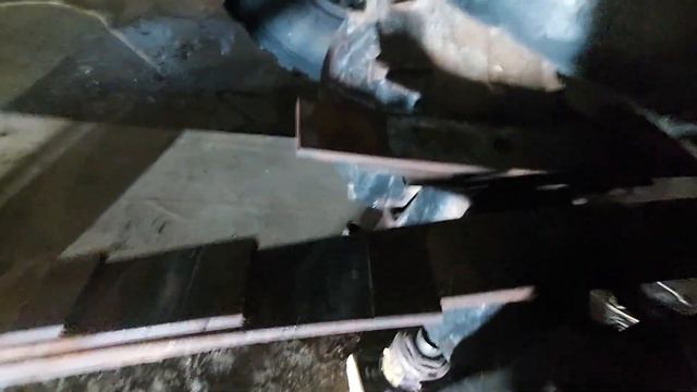 Лопнули листы,перебираю рессору. смотреть онлайн