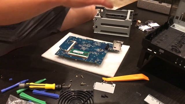 How to Open Synology Diskstation DS218+ | 8GB RAM Upgrade | NAS Disassembly Disk Station DS218 смотреть онлайн