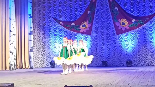 МБДОУ Детский сад 8  Колокольчик танец Ромашковое поле 2021г.