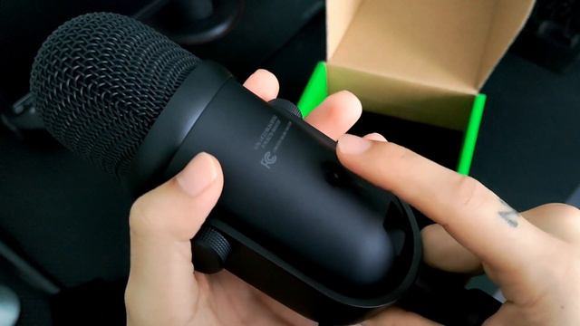 Razer Seiren V2 Pro + Mic Test - Unboxing - Best Microphone I've Owned! смотреть онлайн