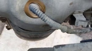 Где находится датчик давления масла Hyundai Getz 2010 г.в.  объём 1.4