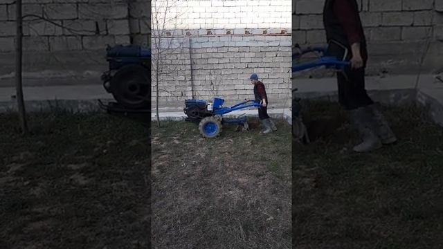 Yakkabog' motoblok bilan yer haydash---Plowing the ground with a single motoblock смотреть онлайн