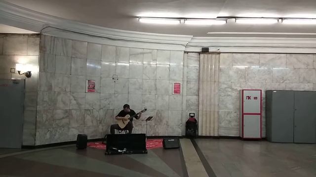 Москва 357 - в переходе подземки на районе станции метро ВДНХ летом днем вндх смотреть онлайн