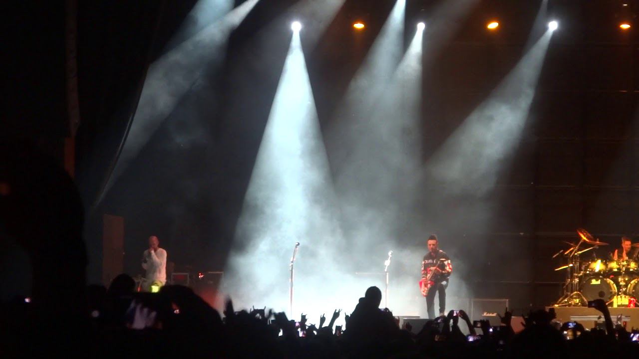 Five Finger Death Punch - Hard To See (Moscow 2020) смотреть онлайн