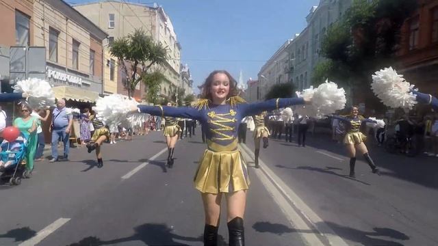 Парад на фестивале цветов. Танцы. Самара смотреть онлайн