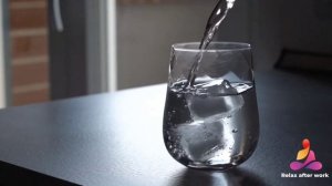 Звук наливание воды в стакан | The sound of pouring water into a glass
