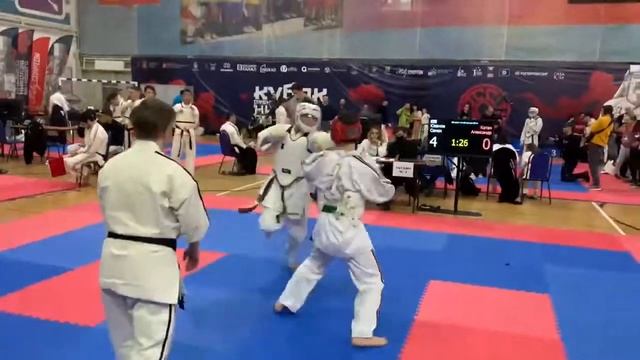 Семен в белом шлеме. Кумитэ по правилам Косики. Дзесинмон. Уэчи рю. Тайский бокс смотреть онлайн